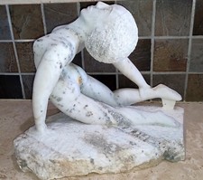 Sculpture en marbre blanc femme nue Post-Moderne ? Signé , moderniste