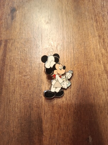 Pin mickey chef cuisine - pin's,