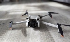 DJI Mini 3 Drone Caméra (avec Télécommande RC)