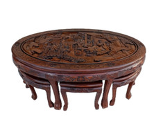 Table basse et 6 tabourets  en bois sculpté à décor asiatique
