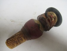 bouchon ancien  bois sculpté peint représentant un personnage articulé au Cigare