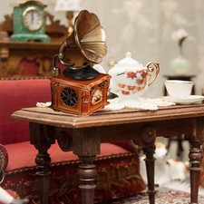 Jouet miniature du modèle à gramophone de poupée pour salle de salon
