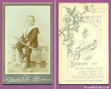 CDV JOUETS ANCIENS À BERLIN : JEUNE GARÇON EN POSE AVEC SON JOUET CARABINE-D38