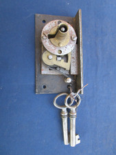 Serrure 2 clefs fer placage laiton porte ou tiroir meuble entraxe 22 