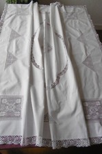 Belle nappe avec DENTELLE et