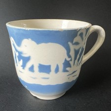 Petite tasse à café ancienne