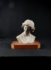 Buste terre cuite de l'ange au sourire de la cathédrale de Reims avec son socle