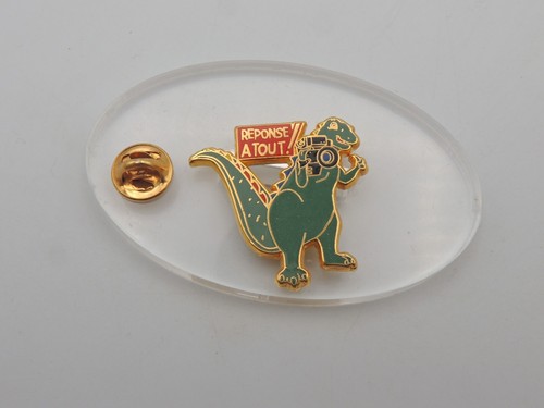 Pin réponse tout - pin's, a
