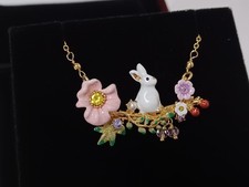 Collier Floral avec un Lapin