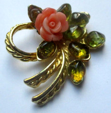 Charmant pendentif couleur or