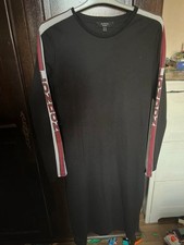 Robe Longue Avec Bande Bordeaux Blanche