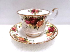 Ancienne tasse, sous tasse Old