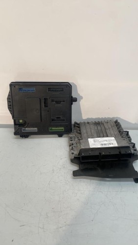 Calculateur moteur renault - calculateur,