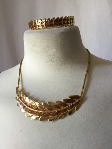 Collier bracelet doré - et,