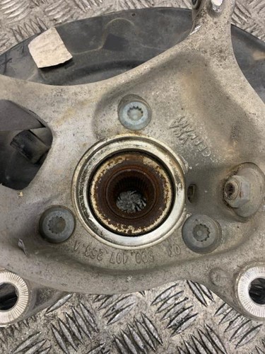 Fusee avant droit audi 3 - fusee,