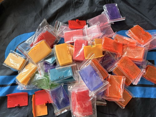 Lot 10 cache pile - •,