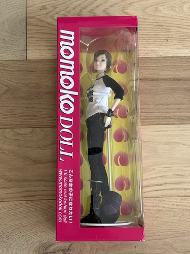 Momoko lazy seventeen doll - momoko,