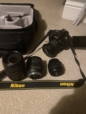 Appareil photo reflex numérique 24,2 mégapixels Nikon D5300 en boîte avec objectifs