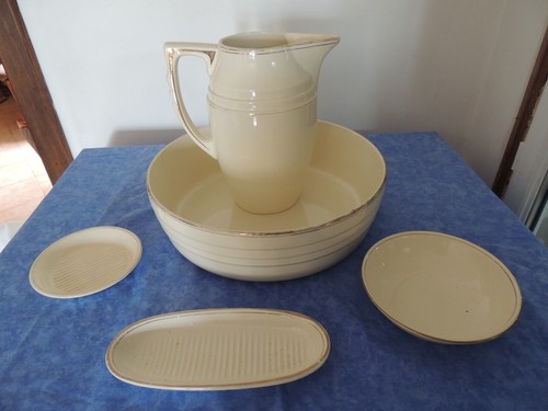 Ancien service toilette - service,