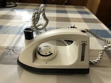 Mini fer a repasser De Voyage - chauffe rapide -12 Cm