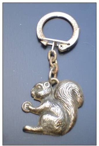 B08 tres rare - tres, ancien