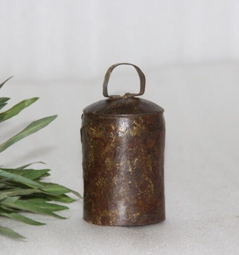 Cloche vache fer antique - À, en