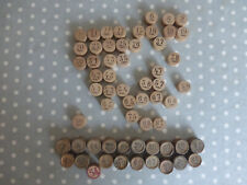 Anciens numéros pions cylindriques de Loto Bingo en bois :90 numéros 