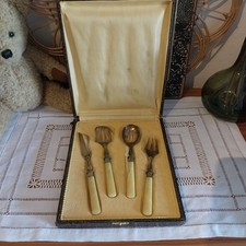 Anciens Couverts A Dessert En Vermeil Et Galalithe Jaune