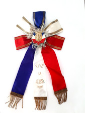 COCARDE DE CONSCRIT : " VIVE LA CLASSE ", ANNEE 1967 + INSIGNE COR DE CHASSE "