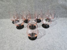 8 verres à vin sur pieds