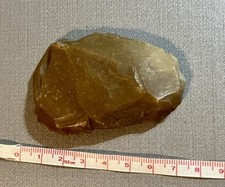 Biface outil préhistorique silex taillé racloir France paléolithique