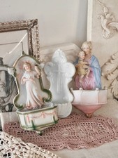 Lot de 3 bénitiers anciens porcelaine biscuit ange, croix, Vierge 1900-1950 