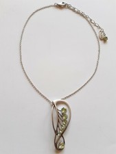 Beau collier ras du cou avec