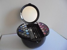 NOCIBE boule maquillage 60 Ombres Paupières + 8 blushs +12 gloss lèvres + miroir