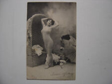 CPA Jeune Femme en maillot de bain ombrelle fauteuil osier Emmanuelle ;-)