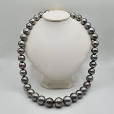 Collier or jaune 18 carats serti de perles Tahiti