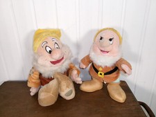 2 Doudou peluche Nain Joyeux Blanche neige et les 7 nains Disney Store exclusive