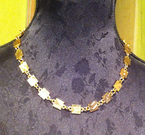 Biche bere collier - bere, doré