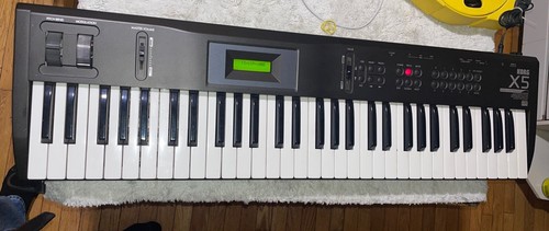 Korg music synthesizer - x5,
