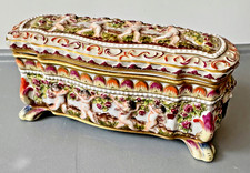 ANCIENNE BOITE AMOURS CHERUBIN EN PORCELAINE CAPODIMONTE XXème