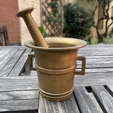 Ancien mortier et son pilon en