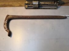 Ancien valet de menuisier en fer forgé, étau d'établi. lg 50 cm  lot N° 2