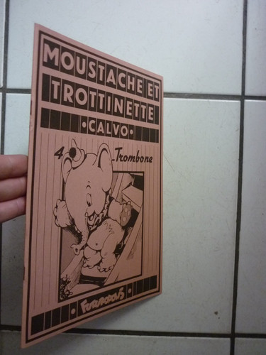 Calvo moustache et - /,