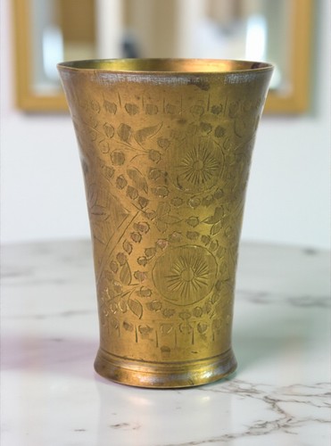 Ancien verre lassi - à,