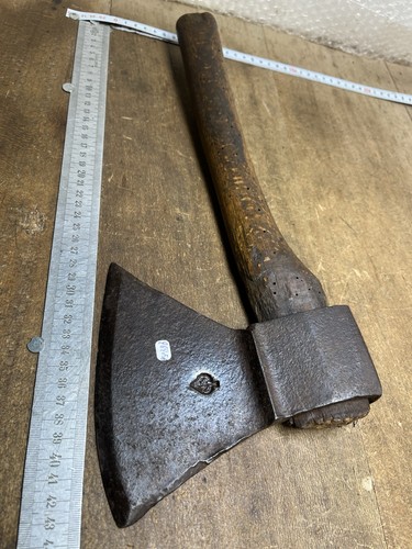 Hache outil ancien - outil,