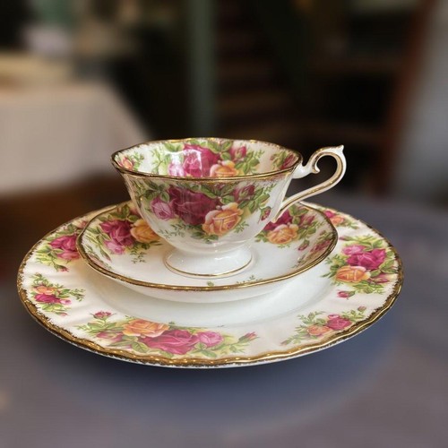 Assiette soucoupe tasse - , à
