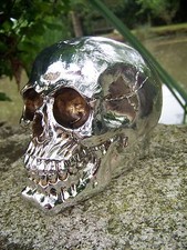 SK128  TIRELIRE  TETE MORT