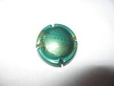 1 capsule de champagne Generique N°767a vert bouteille et or