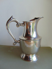 Pichet métal argenté d'une hauteur de 21 cm