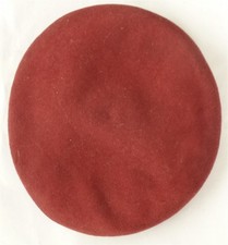 1982 -  BERET rouge